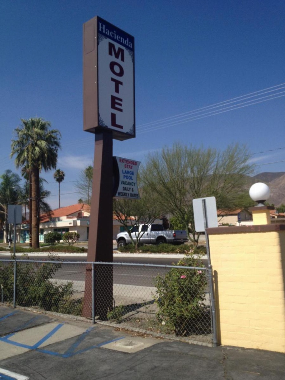 Hacienda Motel Image 14