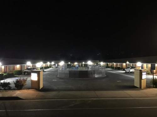 Hacienda Motel image 16