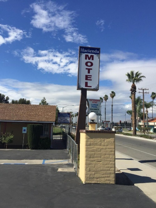 Hacienda Motel image 24