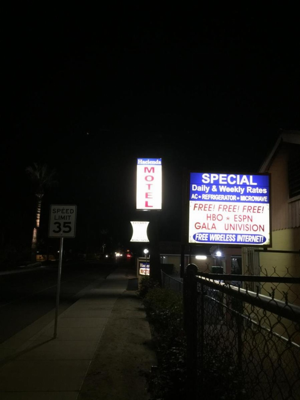 Hacienda Motel Image 29