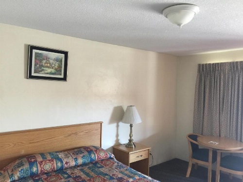 Hacienda Motel image 30