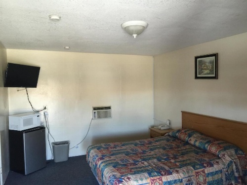 Hacienda Motel image 32