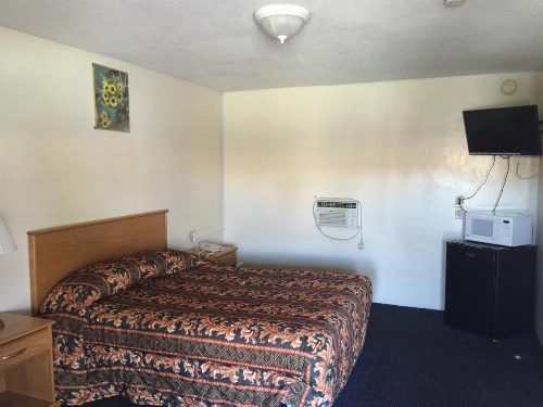 Hacienda Motel image 34