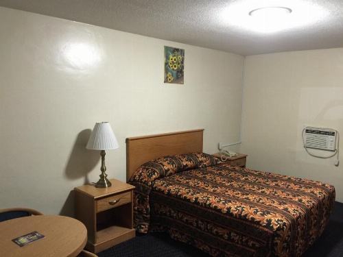 Hacienda Motel image 36